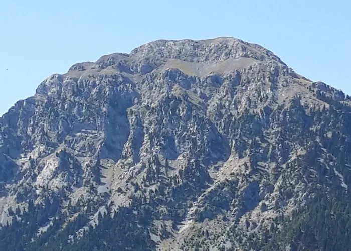 Feneos Apartment Apartman